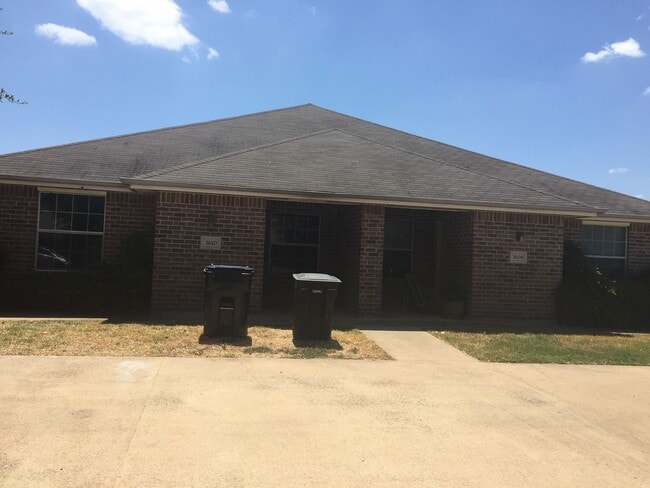 Building Photo - 3608-3610 Glenna Unit 3610