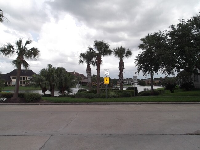 Photo - 1722 Parklake Village Dr