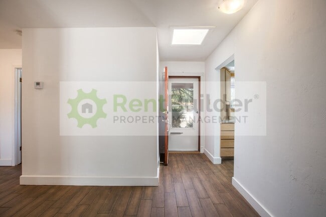 Photo - 8304 Dellwood Rd NE