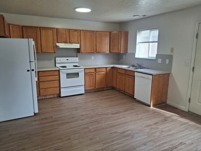 Photo - 1376 N 260 W