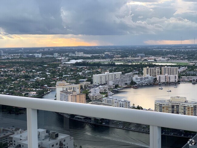 Building Photo - 1830 S Ocean Dr Unit 4608 Rental