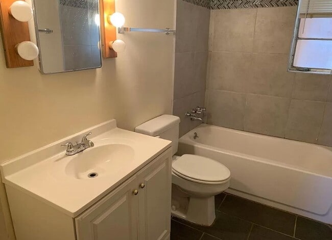 Photo - 3 Bed 2 Bath