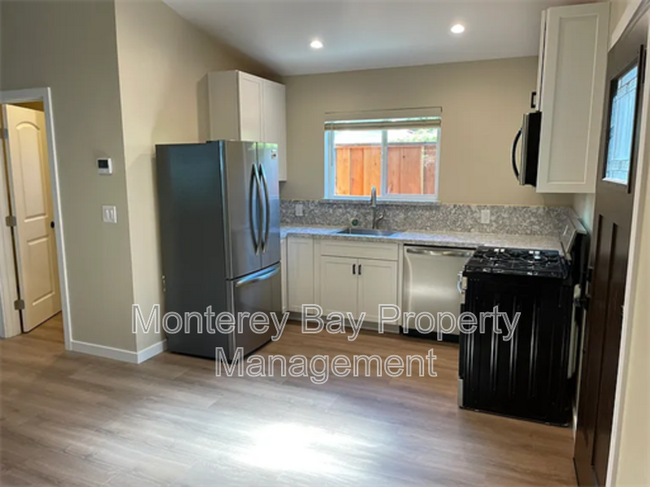 Building Photo - 154 Carmel Ave