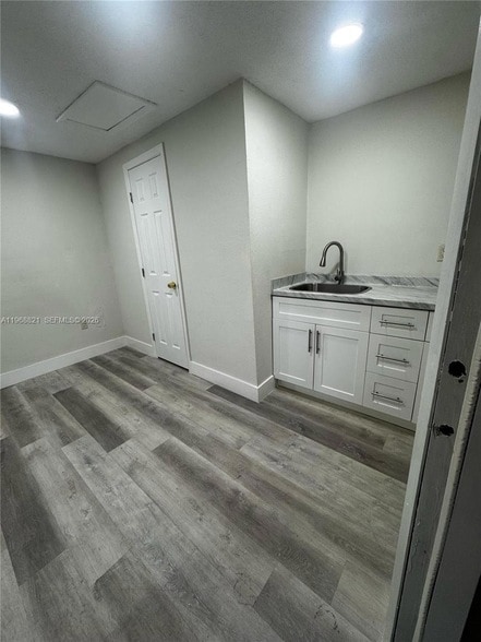 Photo - 582 E 18th St