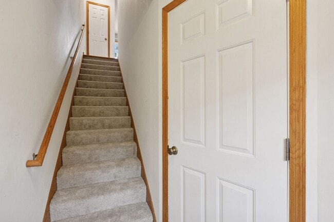 Photo - 4818 Education Dr N