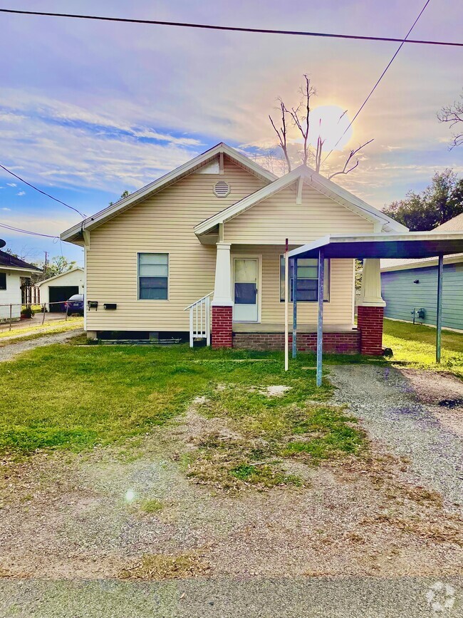 Building Photo - 719 N 13th St Unit A Rental