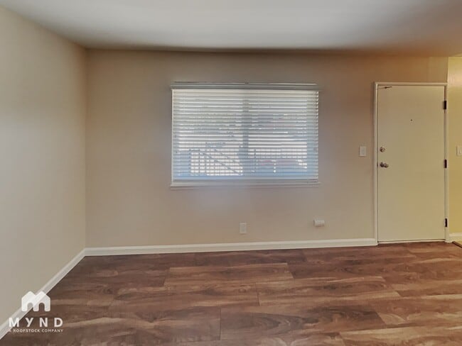 2392 Sutter Ave Unit 11