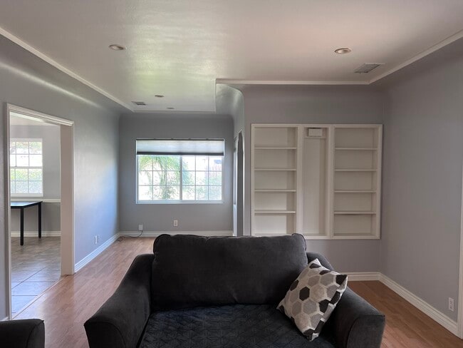 Living area - 1930 W Redondo Beach Blvd