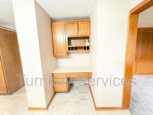 Photo - 15718 Lafayette Ave