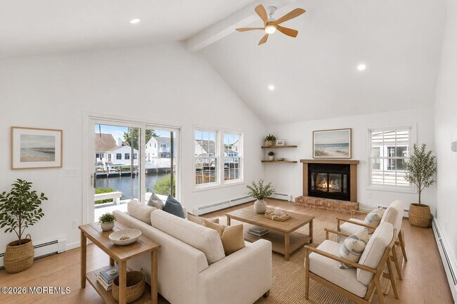 90 Spinnaker Ct