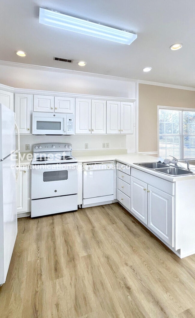 Photo - 101 W Bush St