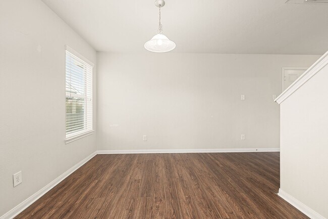 Photo - 21415 Partha Way