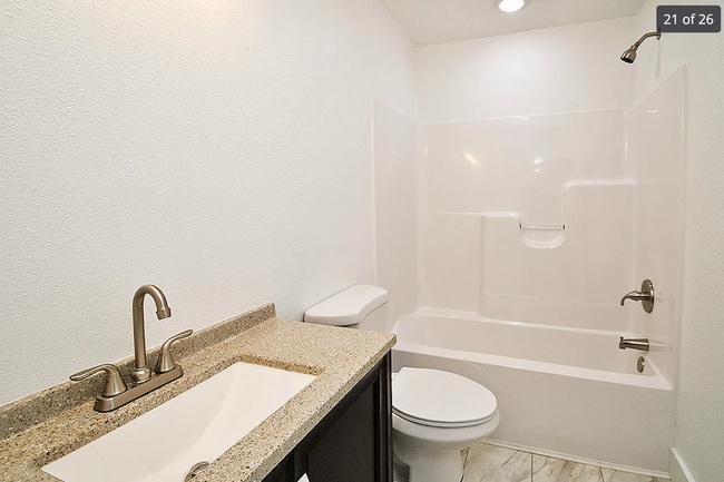 Photo - 107 E College St