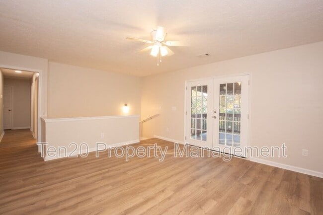 Photo - 6823 Live Oaks Dr
