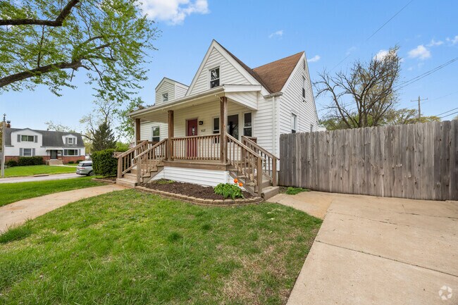 Building Photo - 9537 Chester Ave Rental