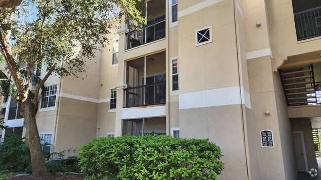 Building Photo - Charming 2-Bedroom, 2-Bathroom Condo in Se...