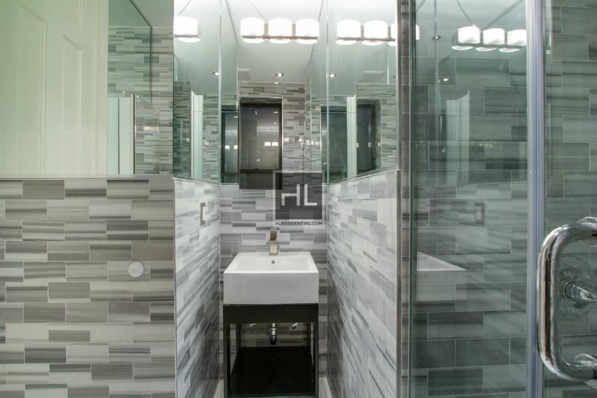 Photo - W 103RD ST. Unidad 4FE