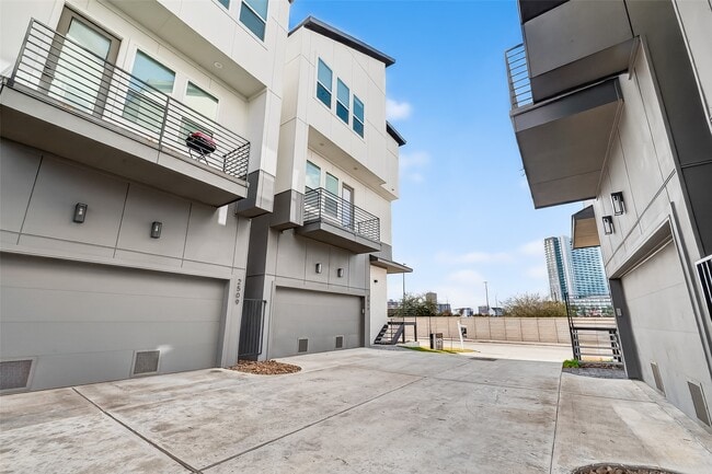 Photo - 2511 N MacGregor Way