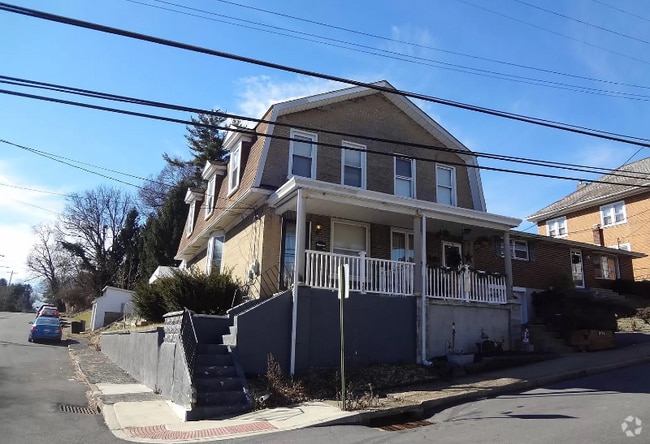 Building Photo - 900 Ridge St Rental
