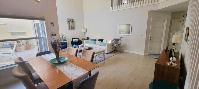 Photo - 1055 Yellow Birch Ter