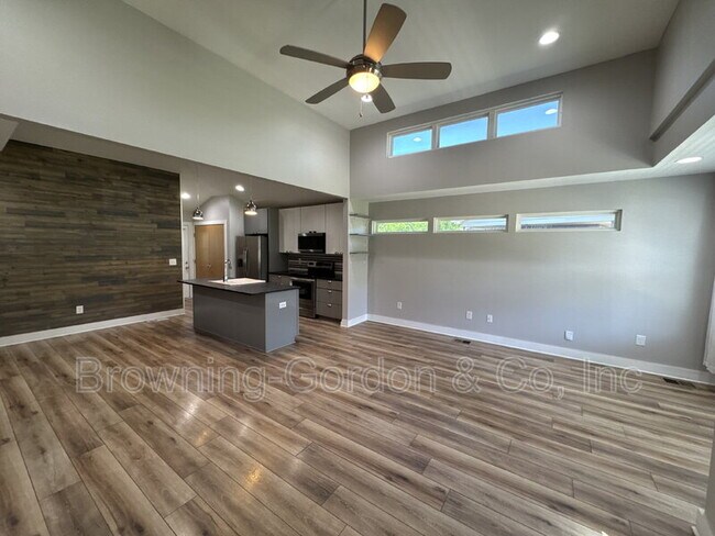 Photo - 204 Hodge Cir