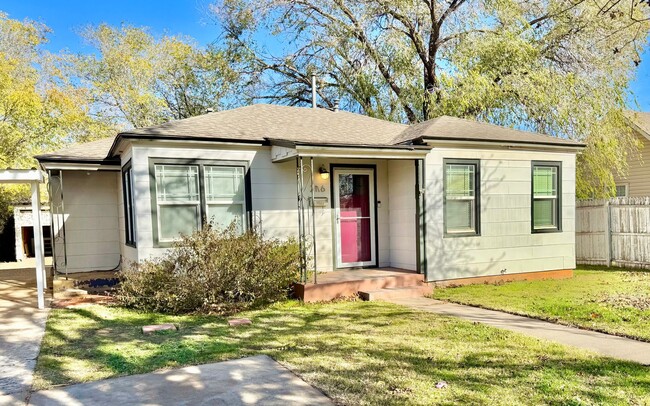 Freshly Painted Home Just a Few Blocks Awa... - Freshly Painted Home Just a Few Blocks Awa...