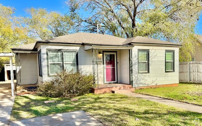 Building Photo - Freshly Painted Home Just a Few Blocks Awa...