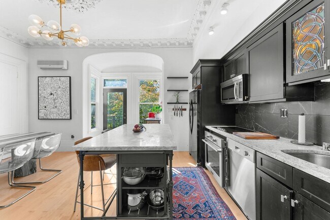 Photo - 18 Concord Square Unit #2