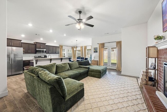 Photo - 6007 NW Hoover St