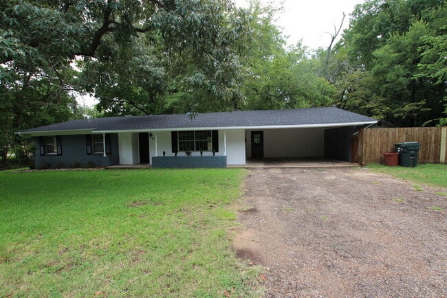 Photo - Tour Today! Charming 3 Bedroom, 2 Bathroom Home in Tyler!