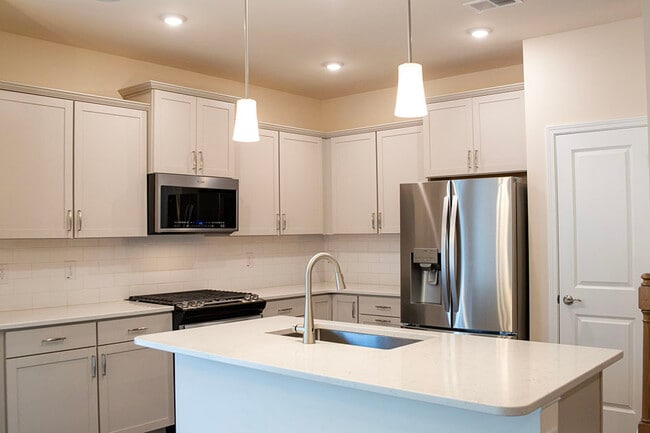 Photo - 400 White Oak Ridge Dr