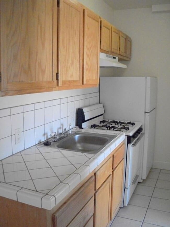 Photo - A Bright Sunny 1 bedroom, with Hardwood Floors Unit 55