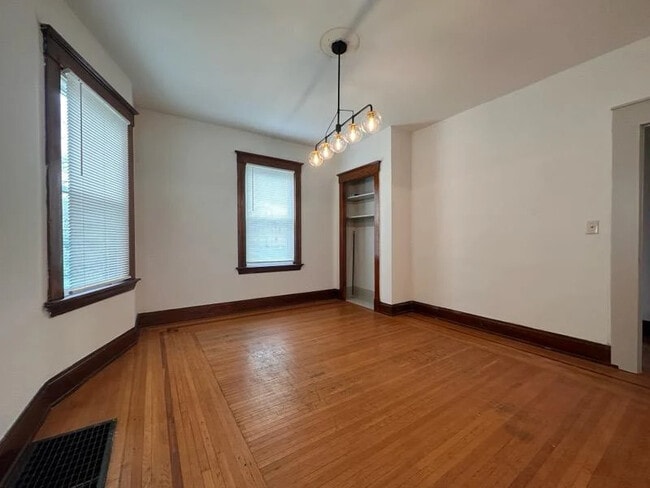 Photo - 3550 Woodburn Ave