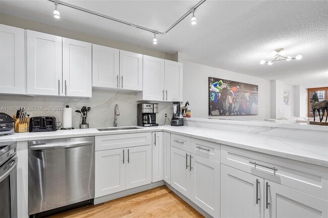 Building Photo - 600 Parkview Dr Unit 217