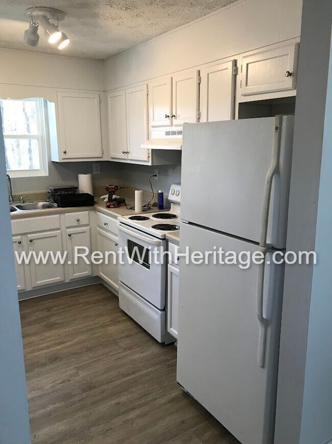 Photo - FANTASTIC 2 BEDROOM 1.5 BATH DUPLEX WITH ALL THE UPGRADES / GREAT LOCATION