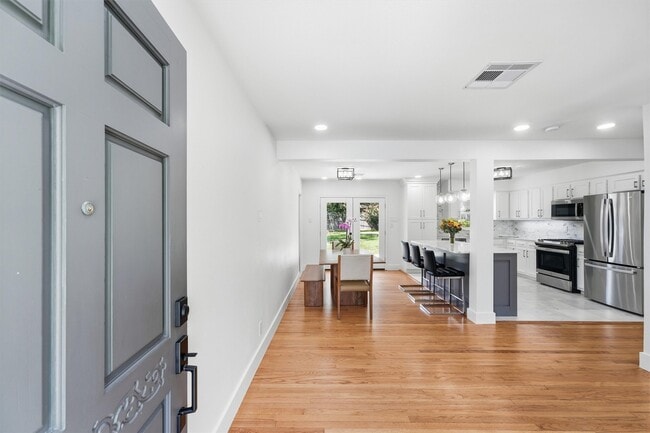 2014 Woodcrest Dr