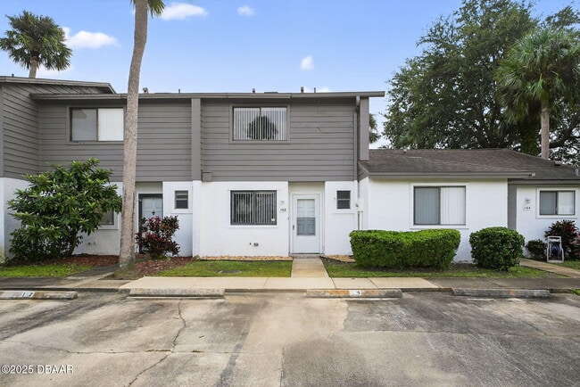 Building Photo - 168 W Sandalwood Ct