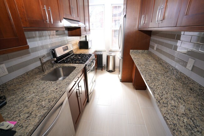 Photo - 72 Strathmore Rd