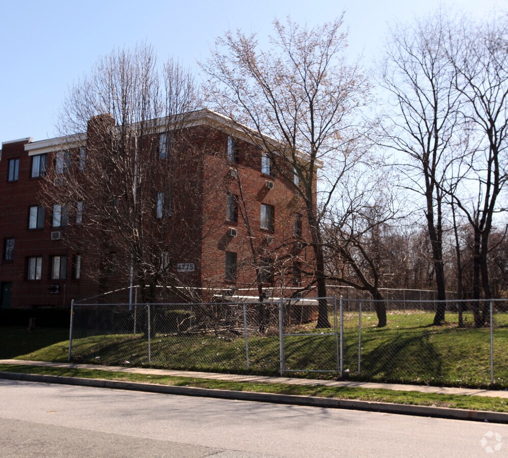 Photo - 4775 Huron Ave