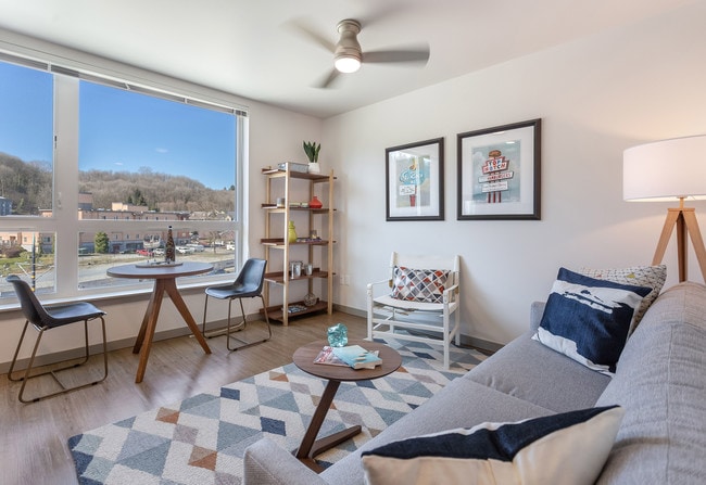 1 Bed 1 Bath Living/Dining Area