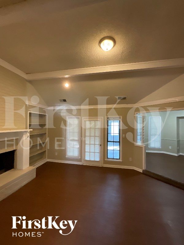 2776 Ravenwood Dr