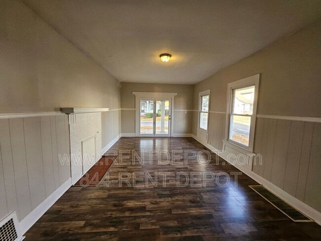 Photo - 703 Ravenswood Dr