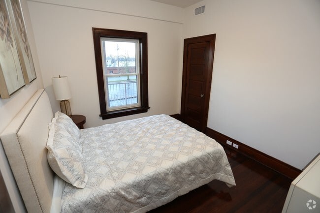 Apt 2-Bedroom
