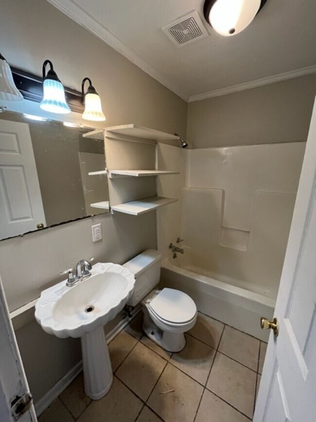 Photo - Renovated 4 Bedroom 1 Bath Home for Rent!