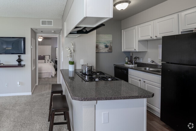 1BR, 1BA - 554 SF