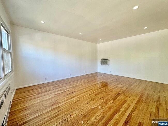 Photo - 23 Trimble Ave