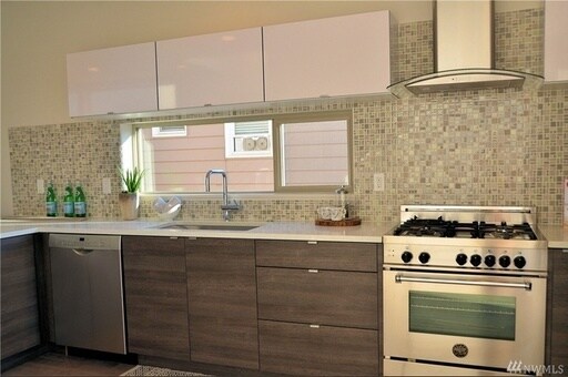 Photo - Modern and Stylish Home in Alki Beach Neig...