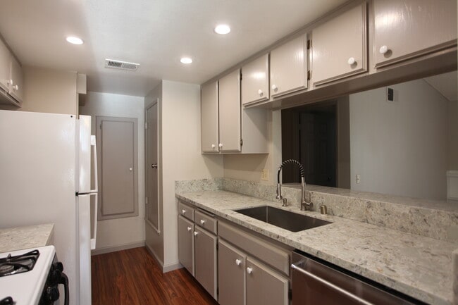 2001 Lakeridge Cir Unit 2001 Lakeridge Circle