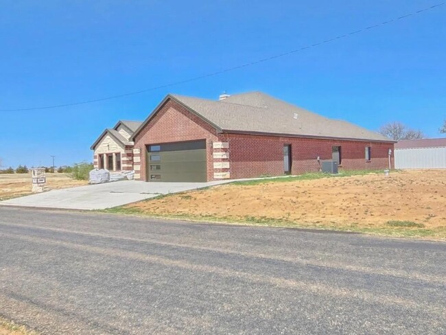 Building Photo - 406 Bulldog Dr Rental