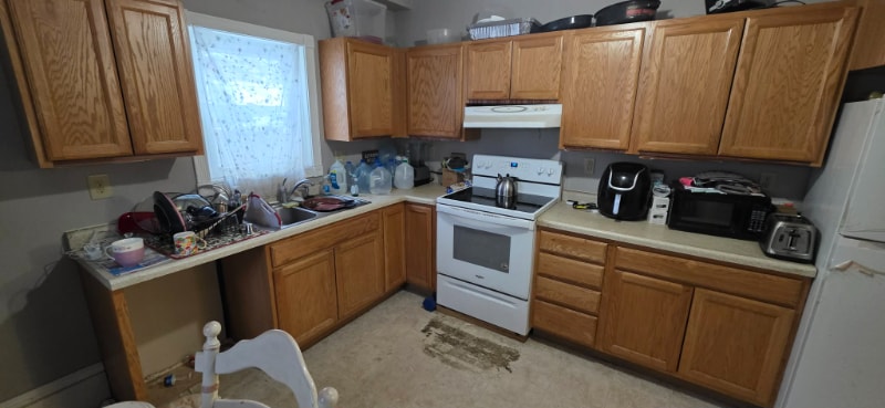 Photo - 994 Reaney Ave E